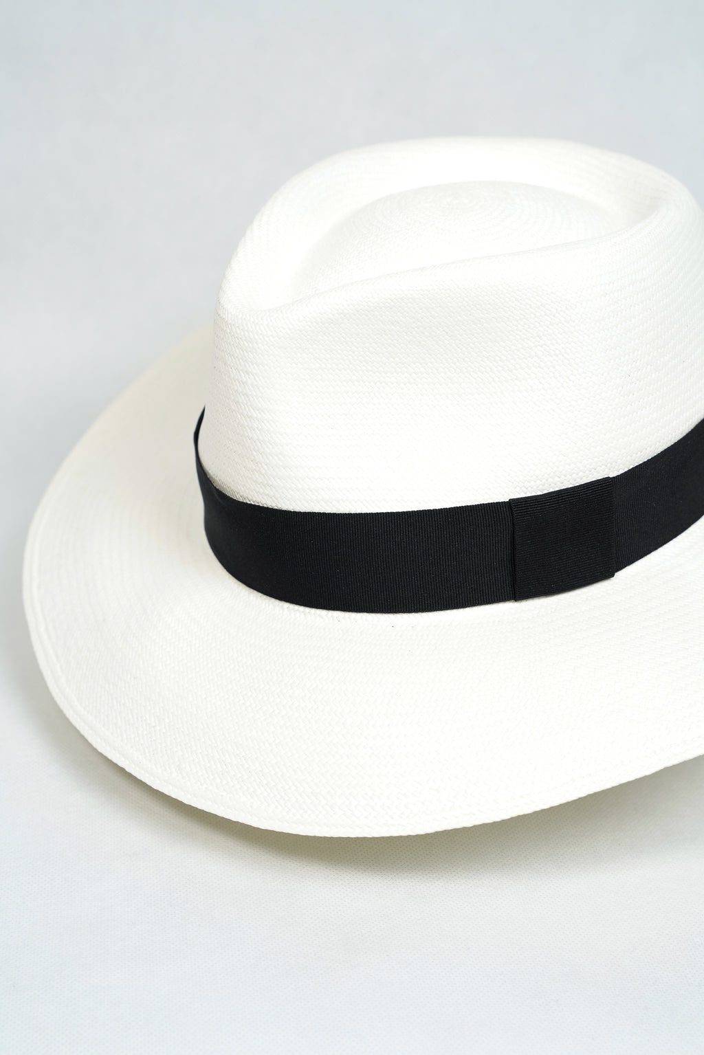 Superfino Teardrop White Diplomat Hat- Montecristi  Quality