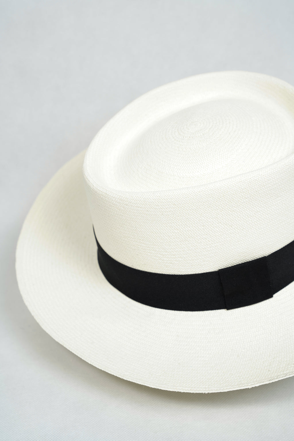 Ultrafino White Gambler Panama Hat | Montecristi  Quality
