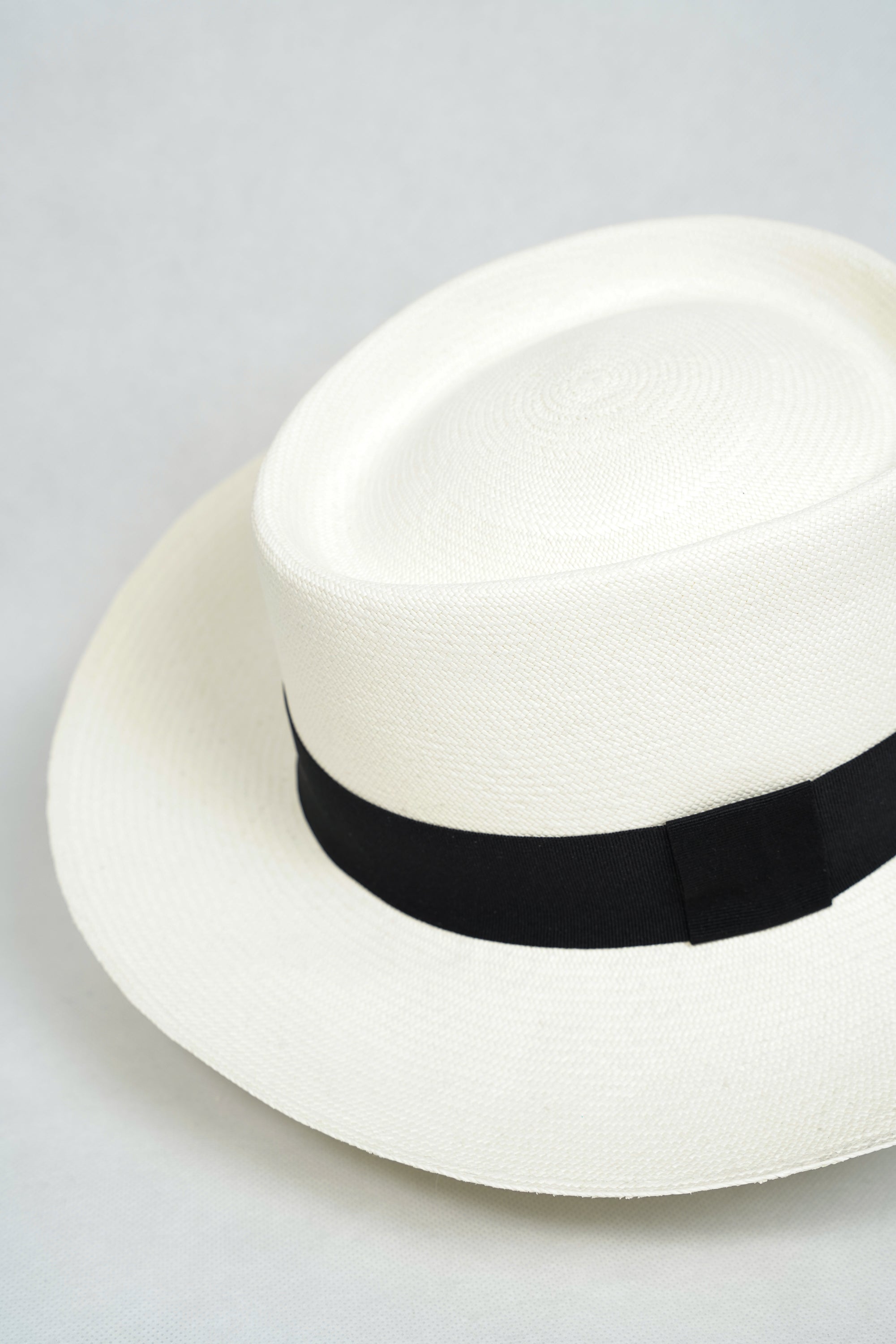 Ultrafino White Gambler Panama Hat | Montecristi  Quality