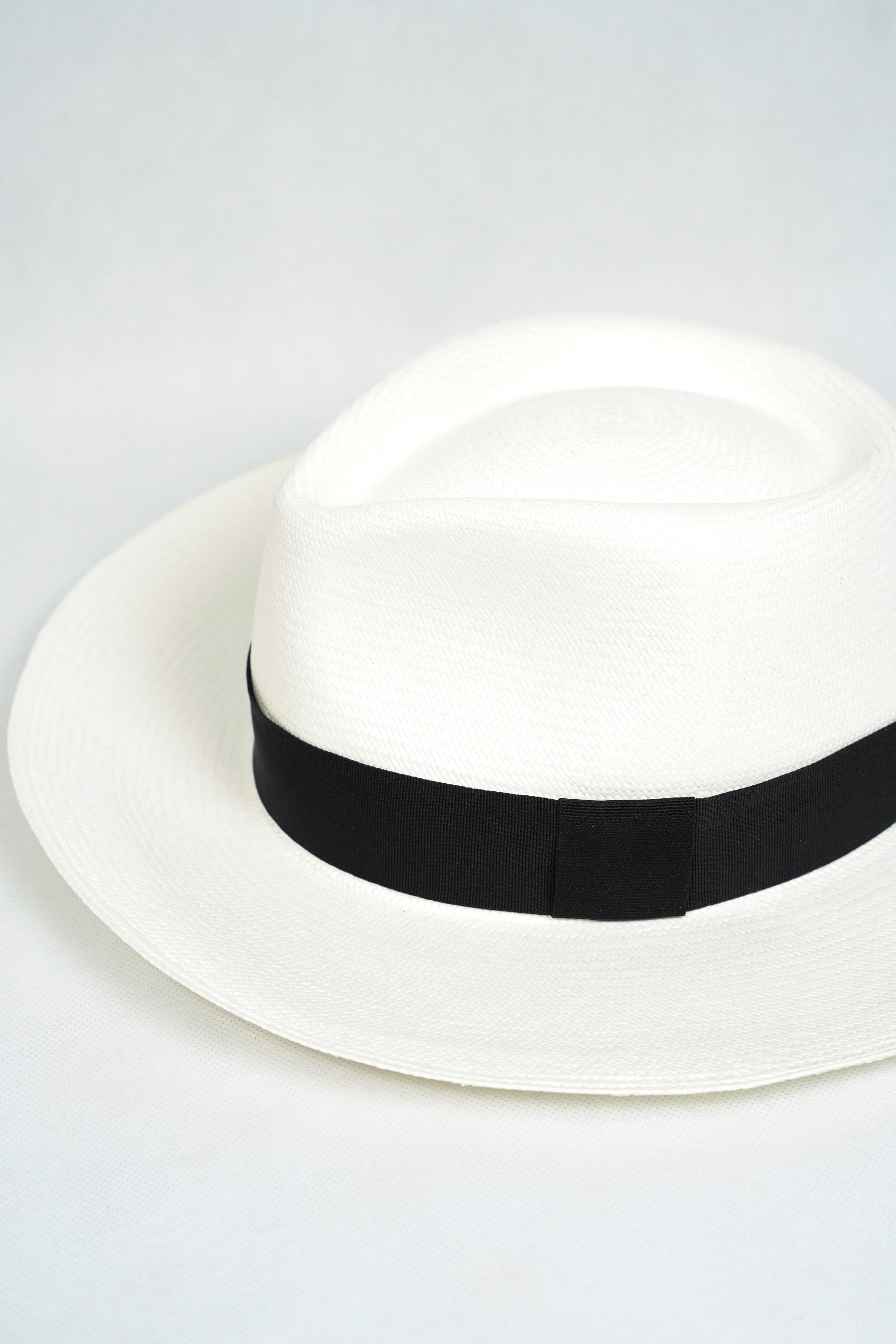 Superfino Teardrop White Diplomat Hat- Montecristi  Quality