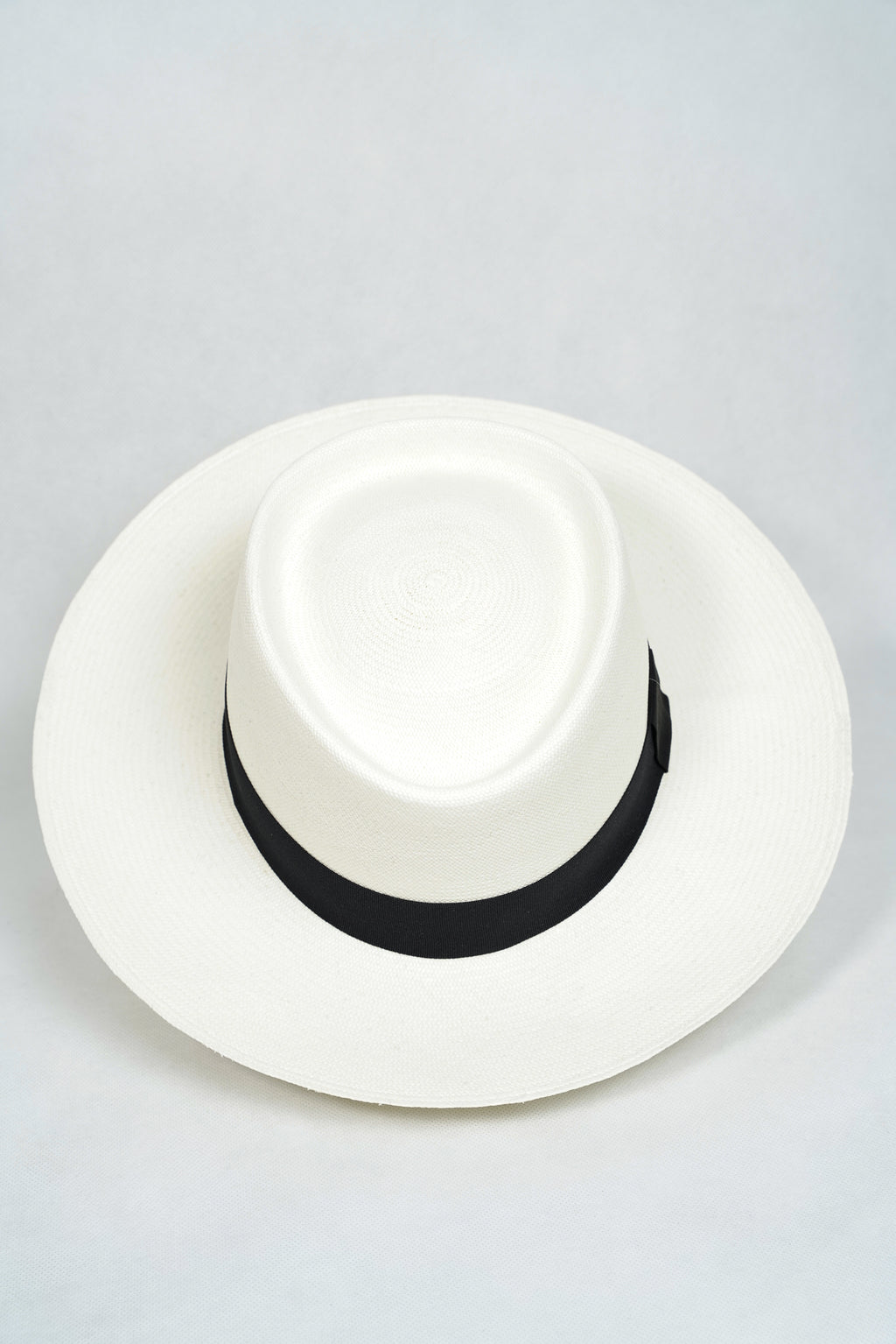 Ultrafino White Gambler Panama Hat | Montecristi  Quality