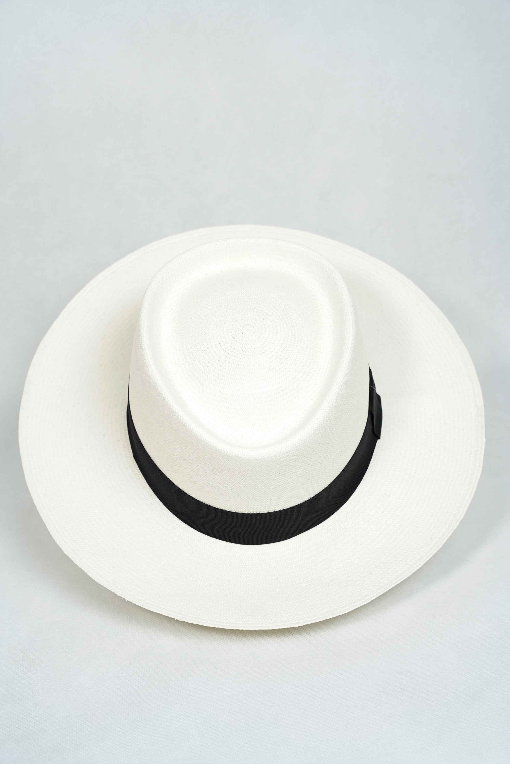 Ultrafino White Gambler Panama Hat | Montecristi  Quality