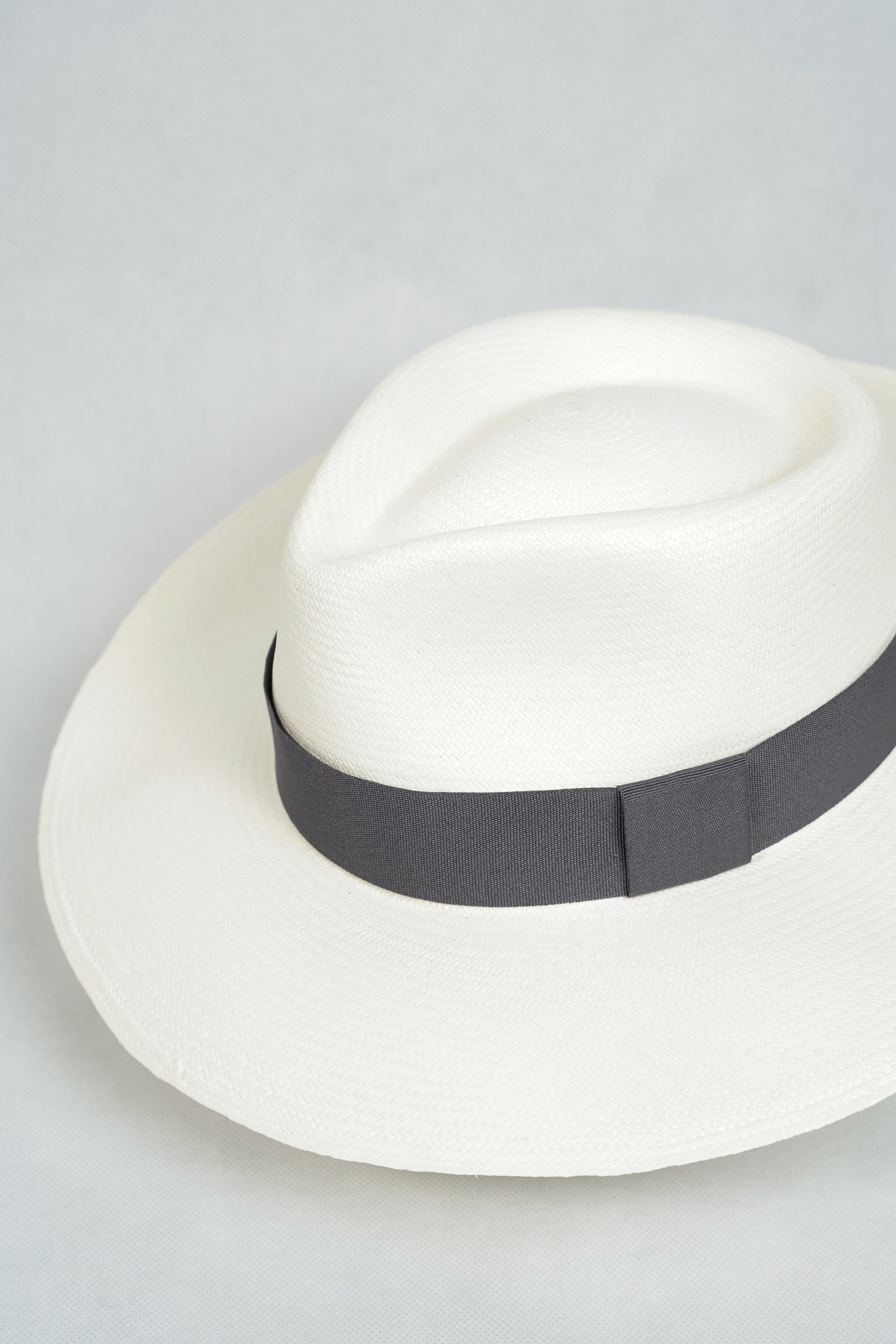 Superfino Teardrop White Diplomat Hat- Montecristi  Quality
