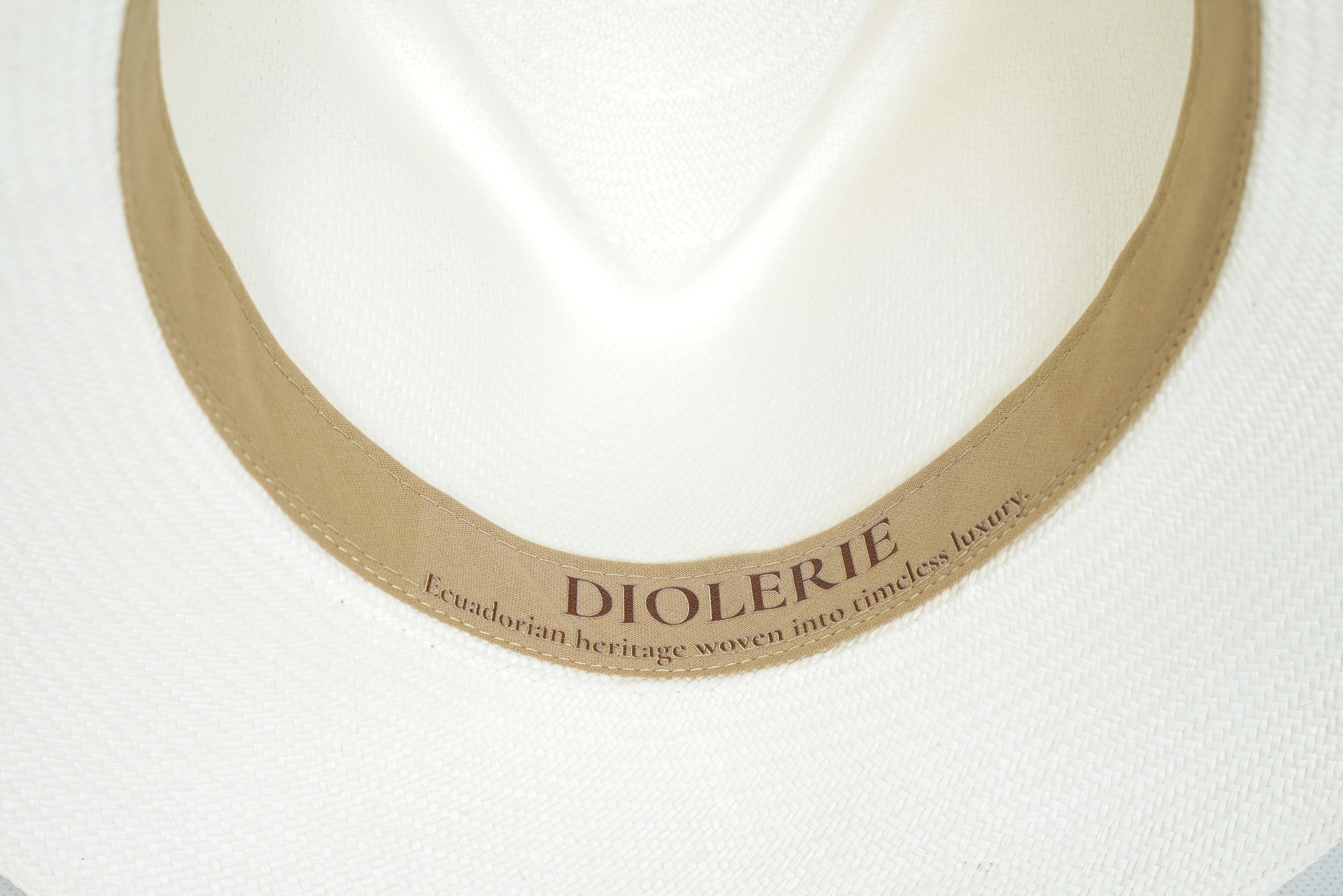 Superfino Teardrop White Diplomat Hat- Montecristi  Quality