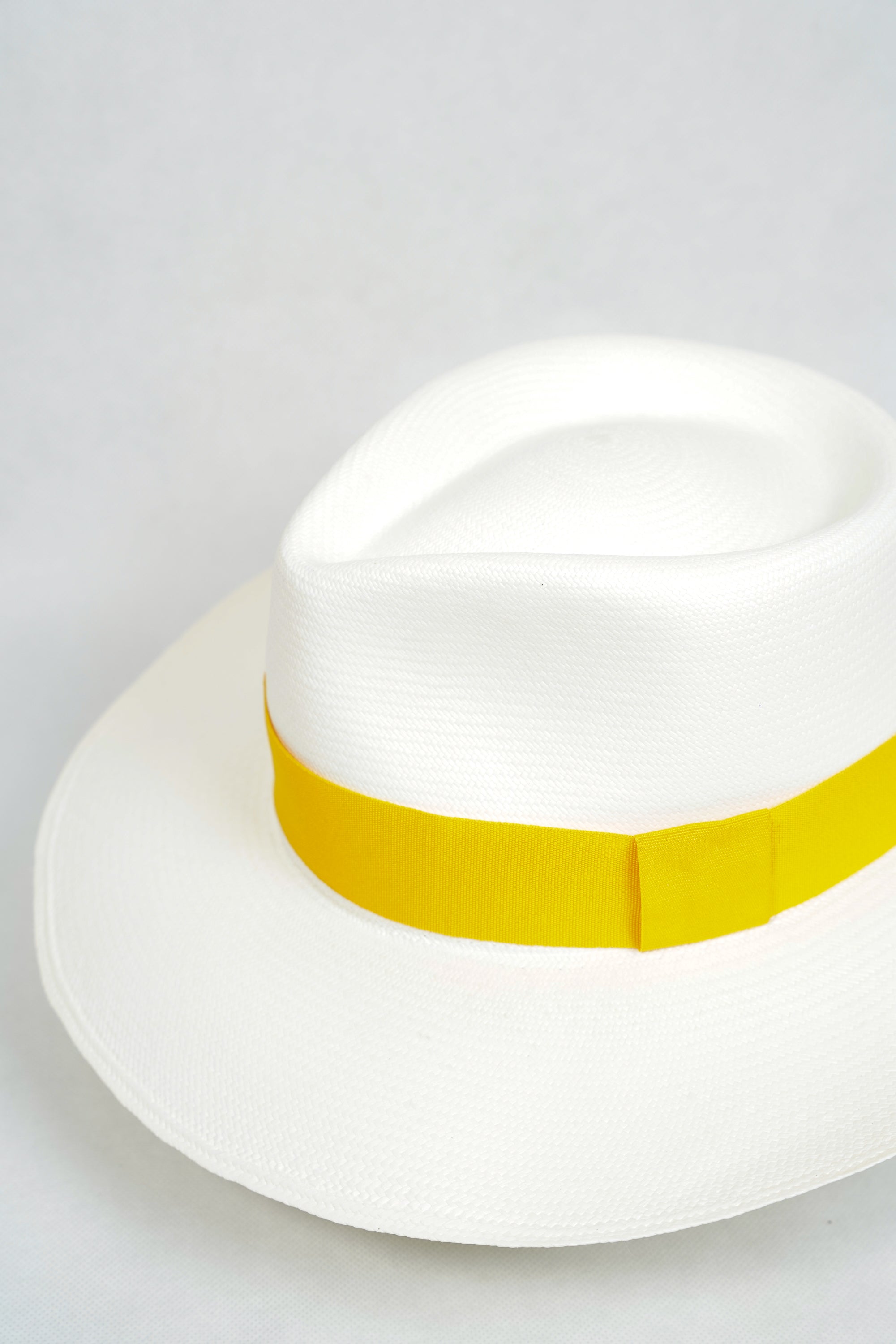 Superfino Teardrop White Diplomat Hat- Montecristi  Quality