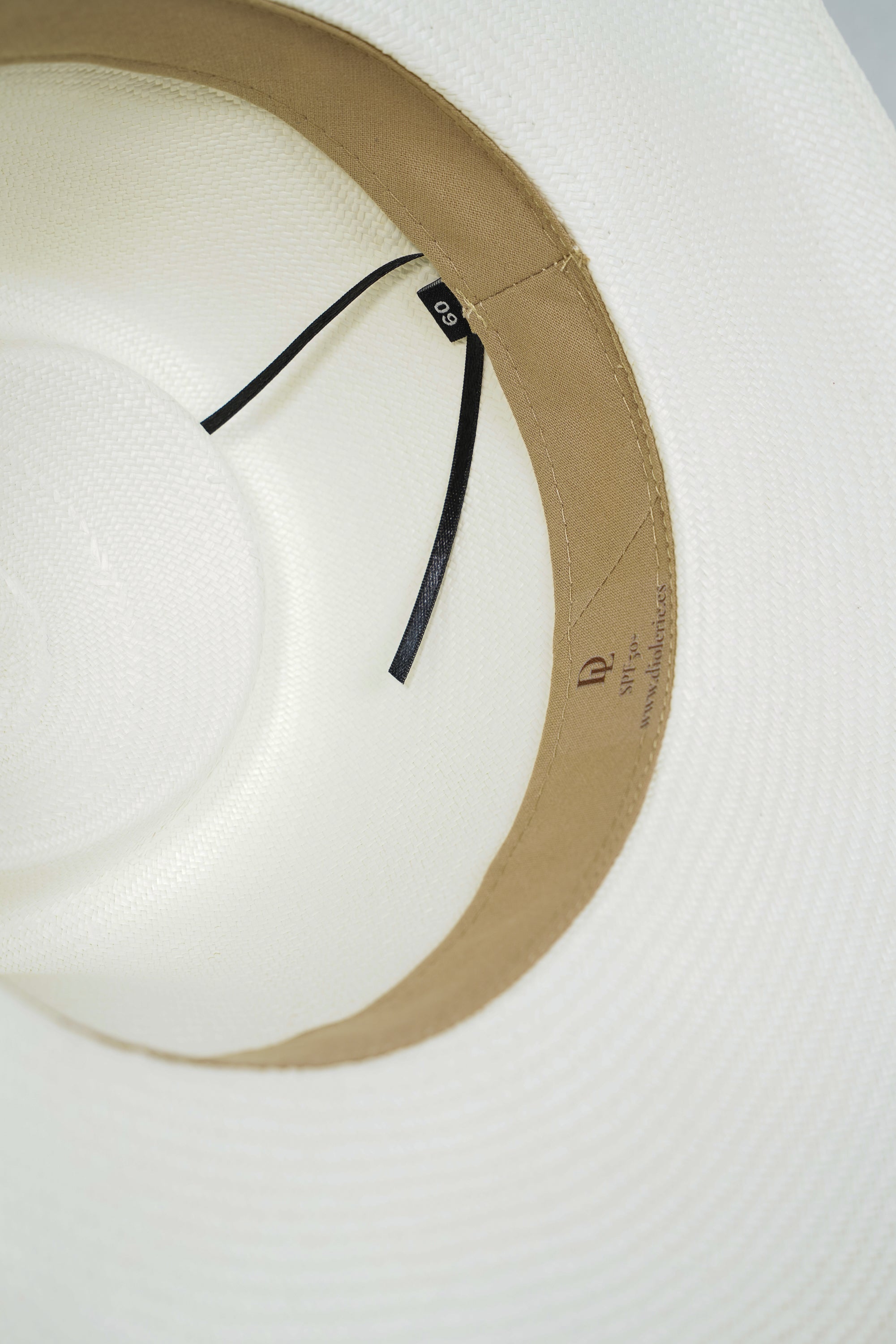 Superfino Teardrop White Diplomat Hat- Montecristi  Quality