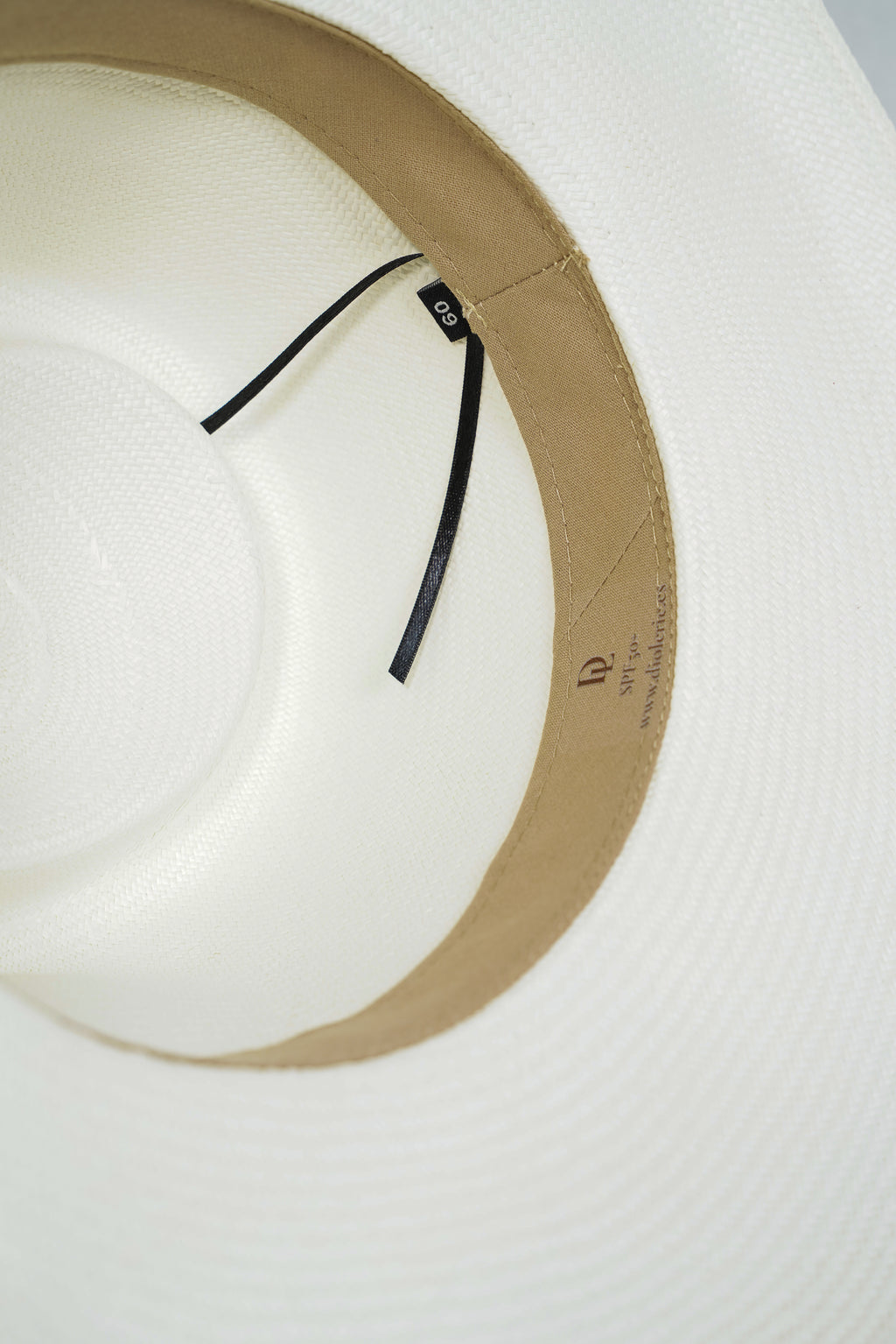 Superfino Teardrop White Diplomat Hat- Montecristi  Quality