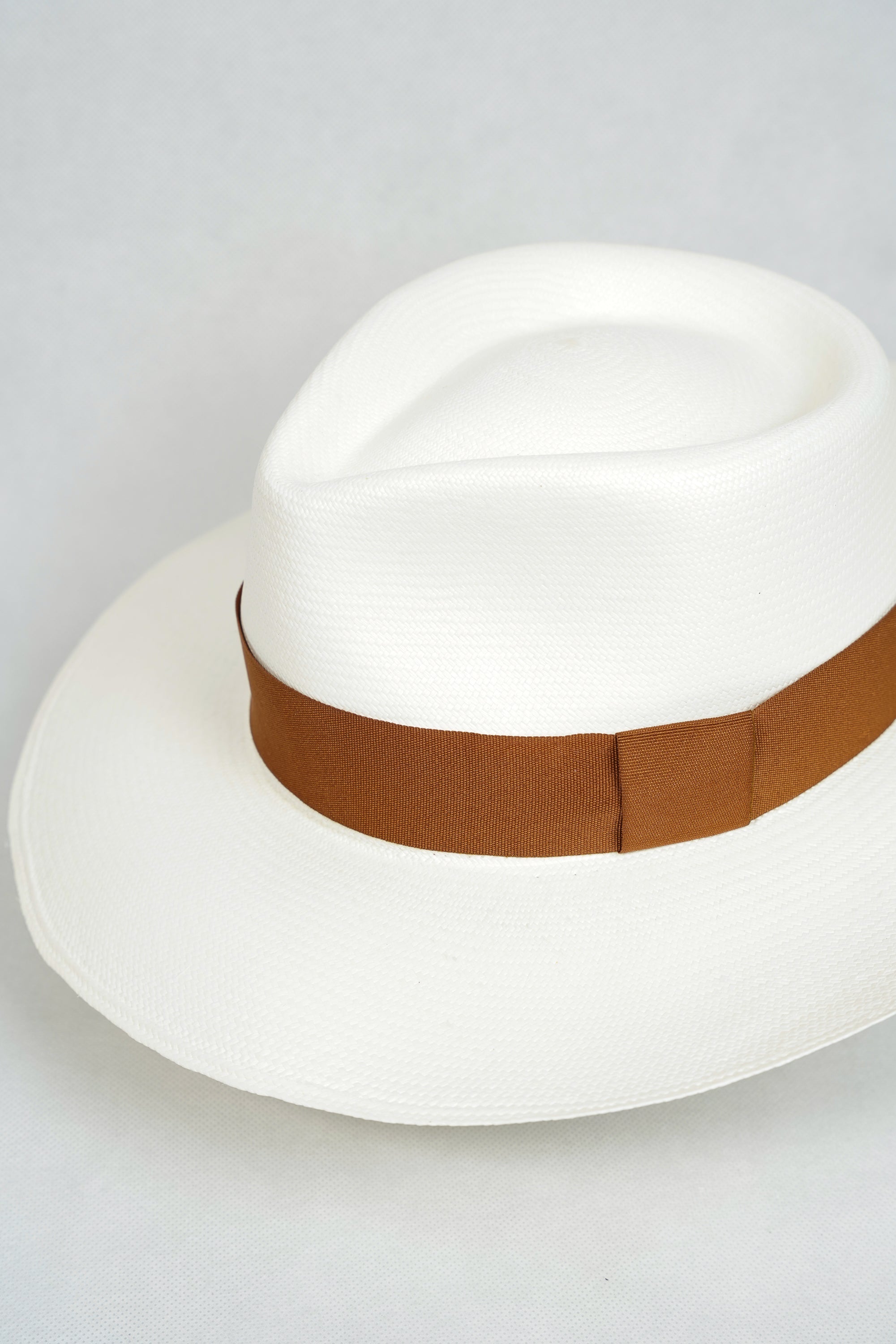 Superfino Teardrop White Diplomat Hat- Montecristi  Quality
