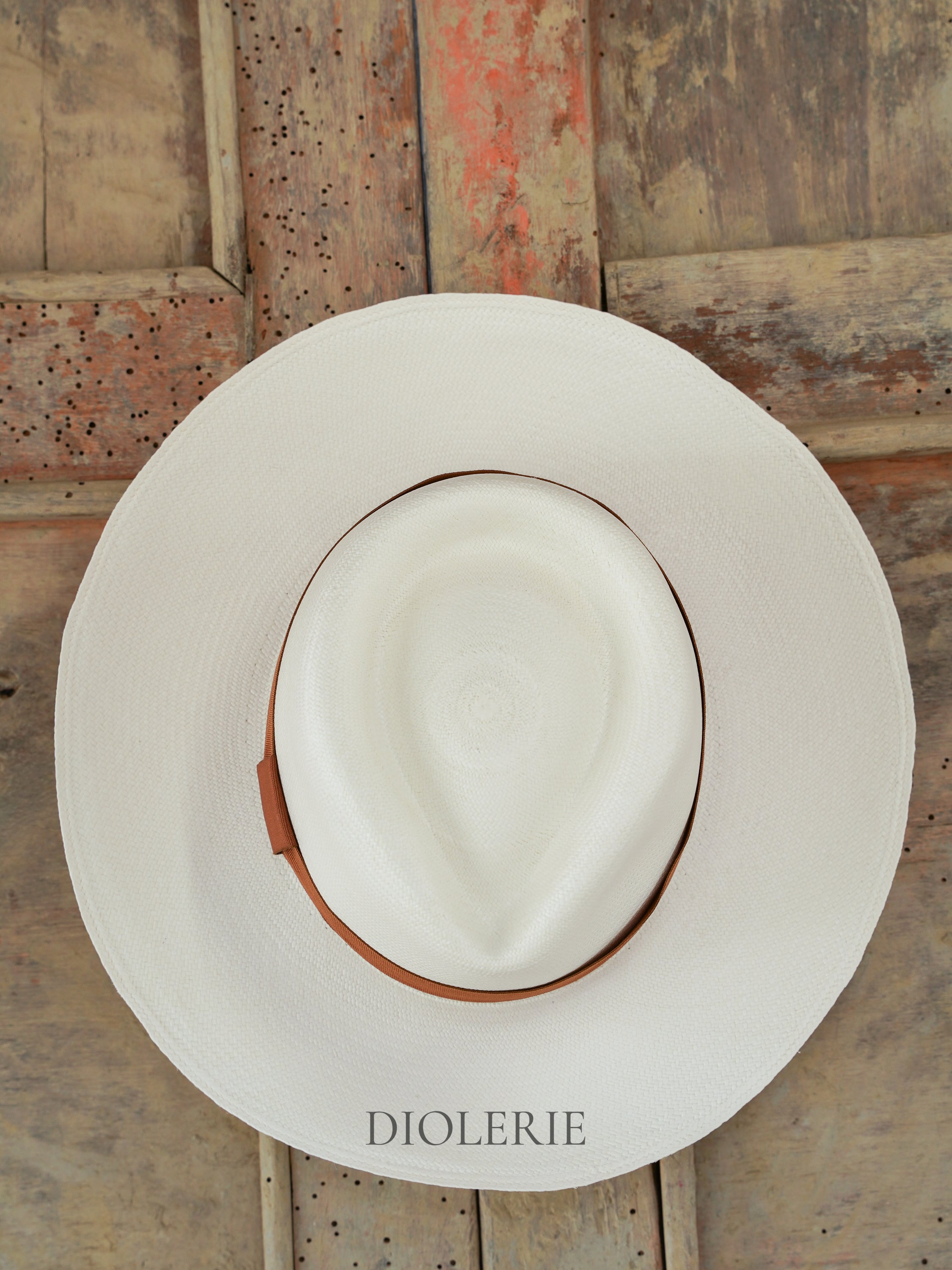 Superfino Teardrop White Diplomat Hat- Montecristi  Quality