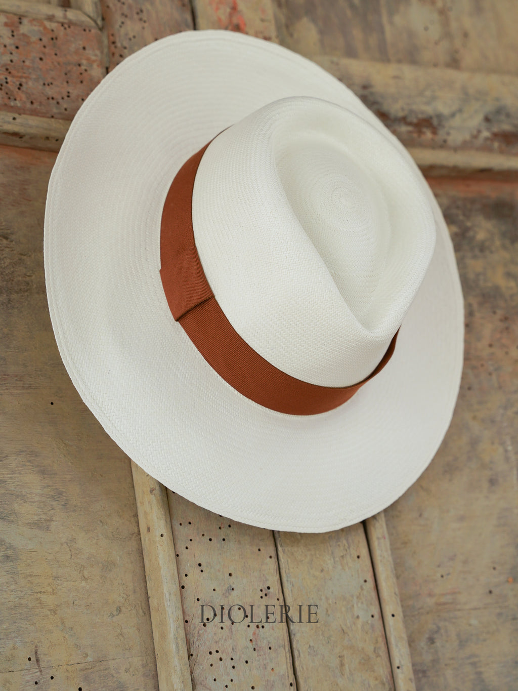 Superfino Teardrop White Diplomat Hat- Montecristi  Quality
