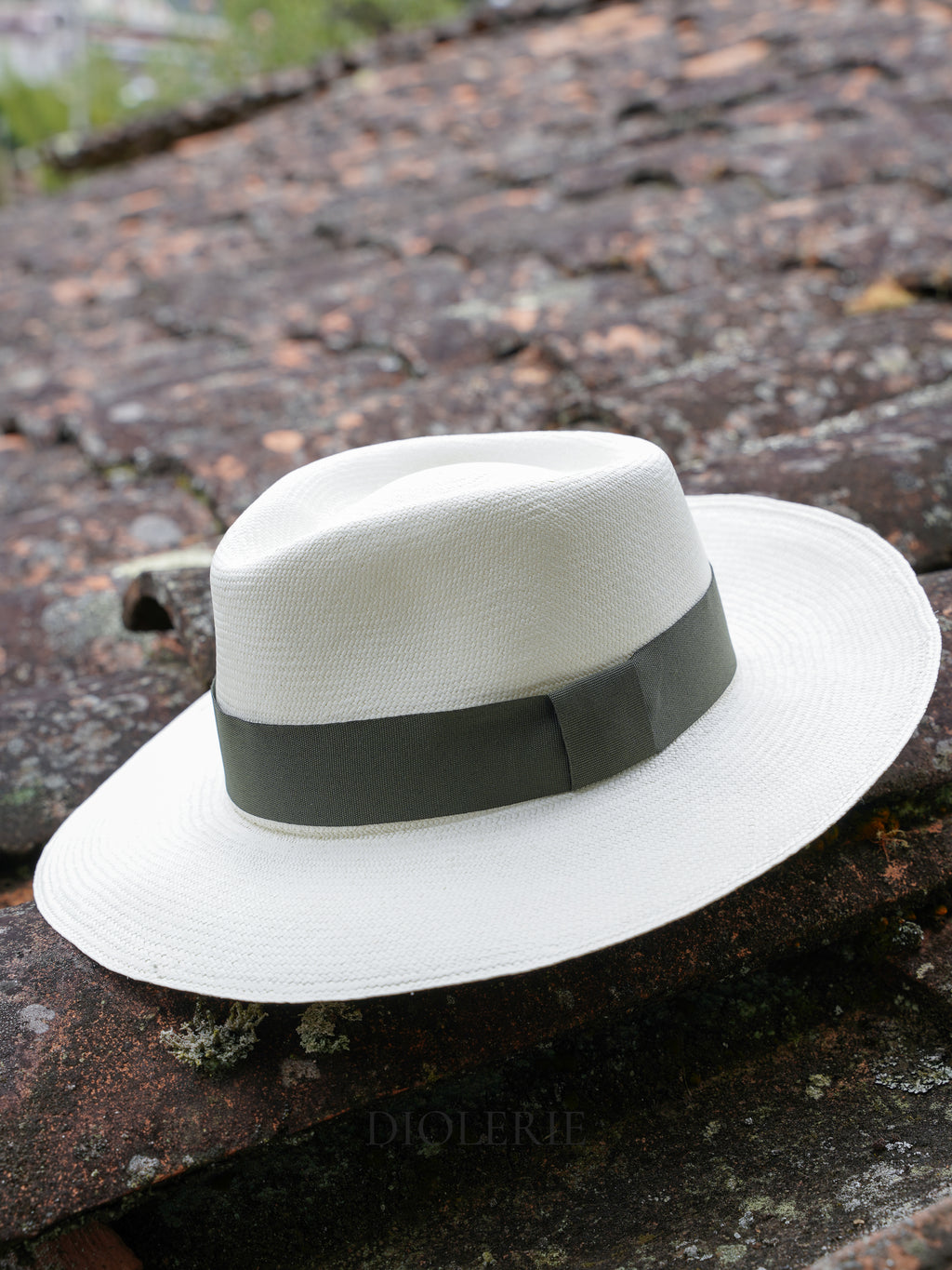 Superfino Teardrop White Diplomat Hat- Montecristi  Quality