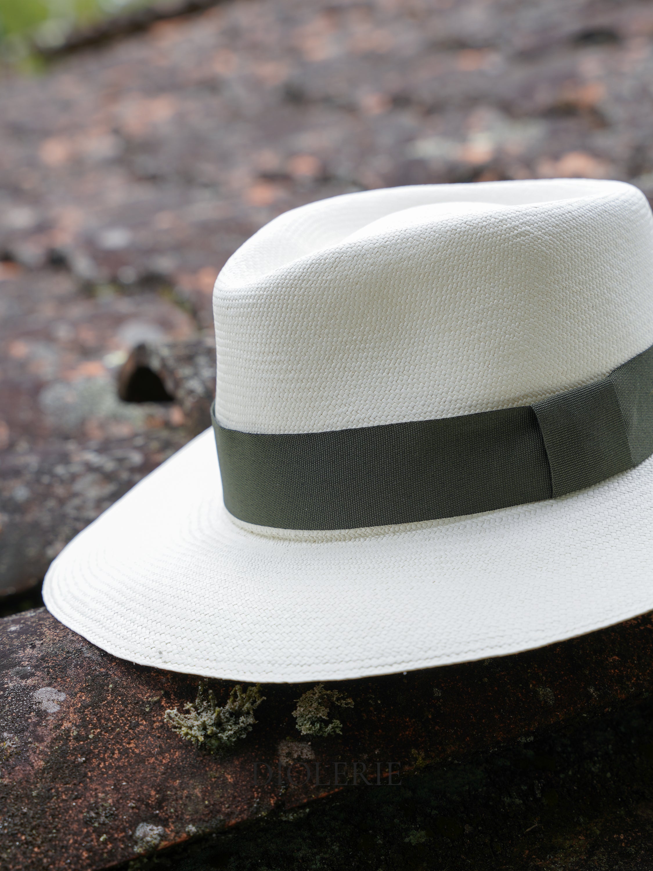 Superfino Teardrop White Diplomat Hat- Montecristi  Quality
