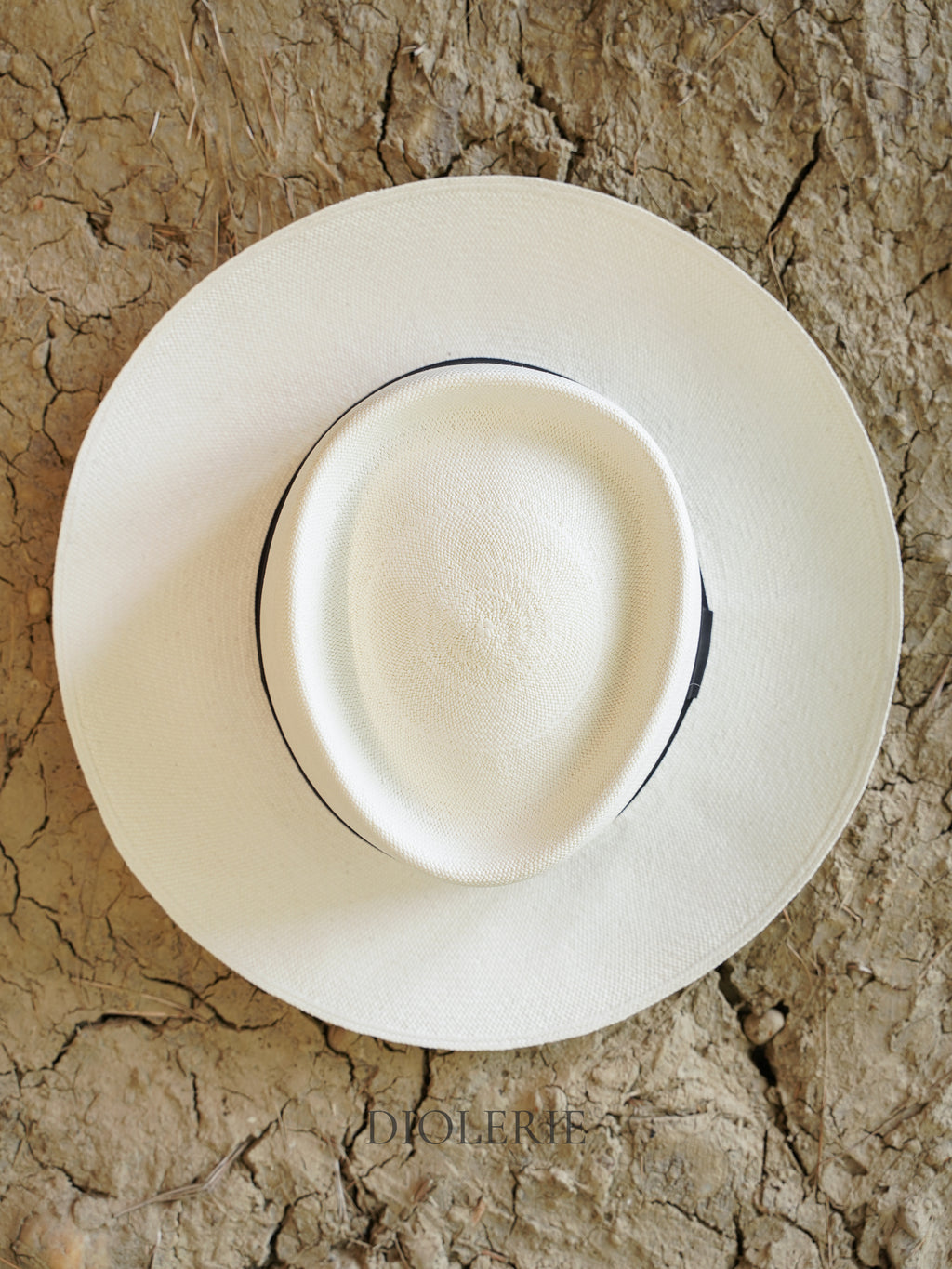 Ultrafino White Gambler Panama Hat | Montecristi  Quality