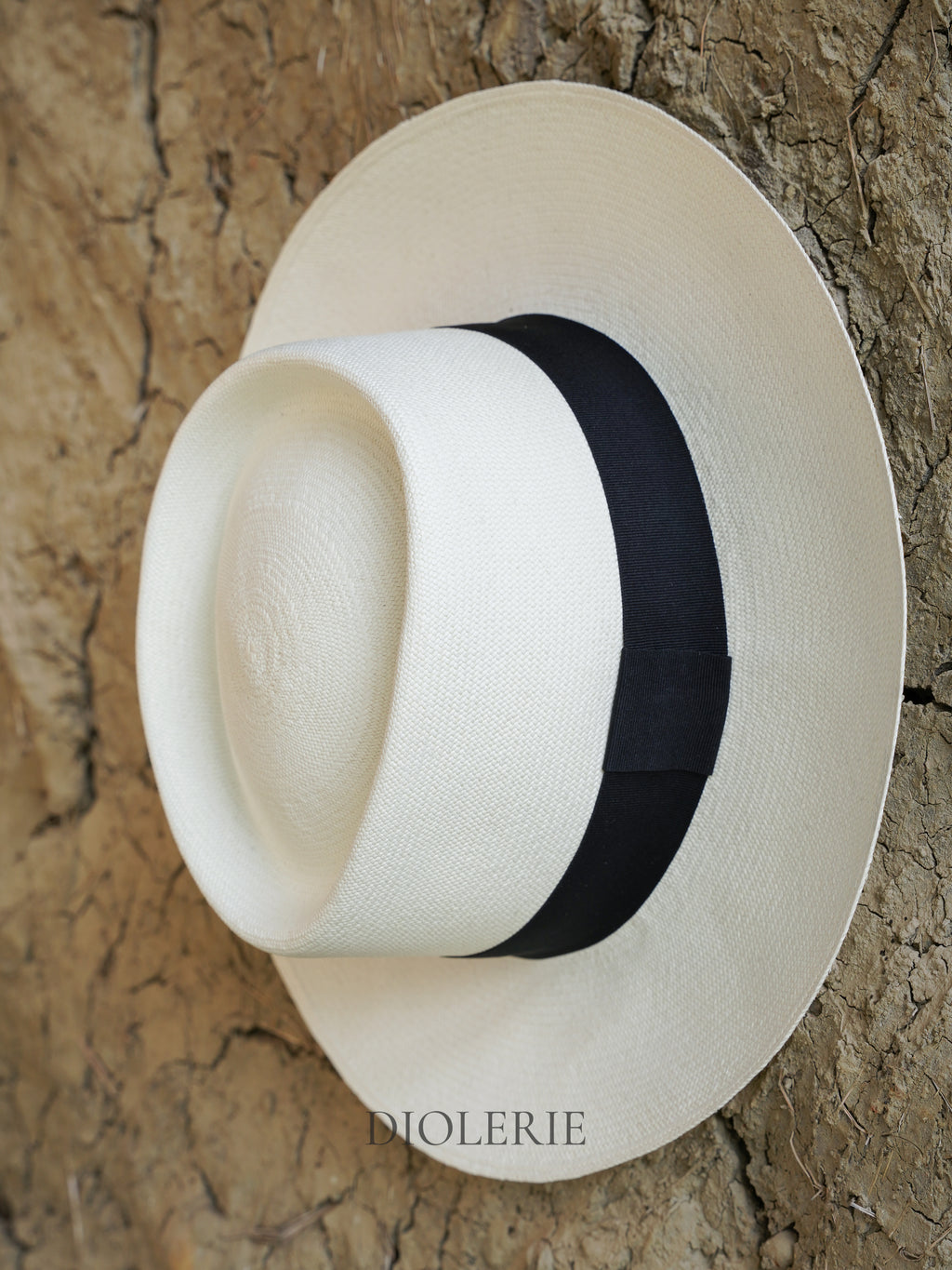 Ultrafino White Gambler Panama Hat | Montecristi  Quality