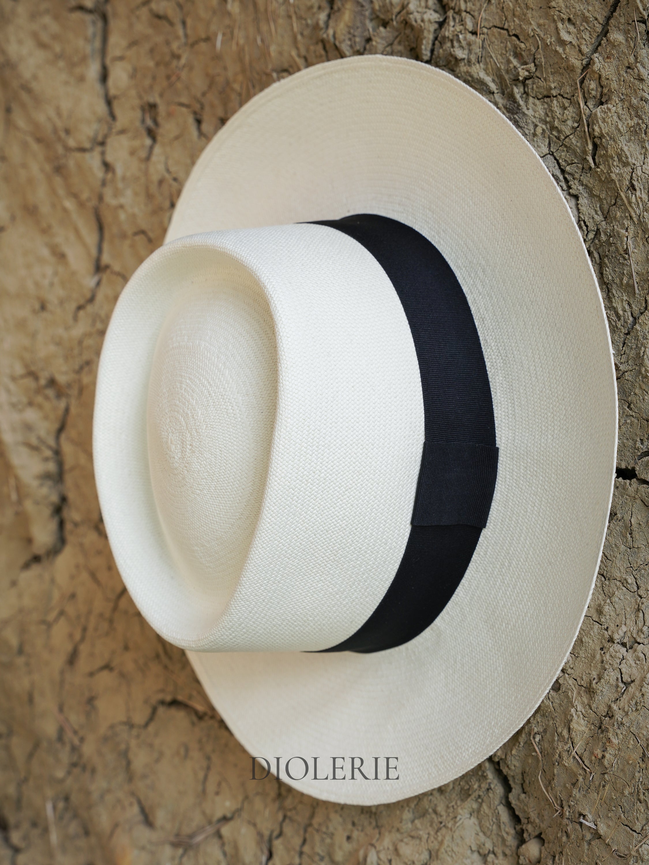 Ultrafino White Gambler Panama Hat | Montecristi  Quality